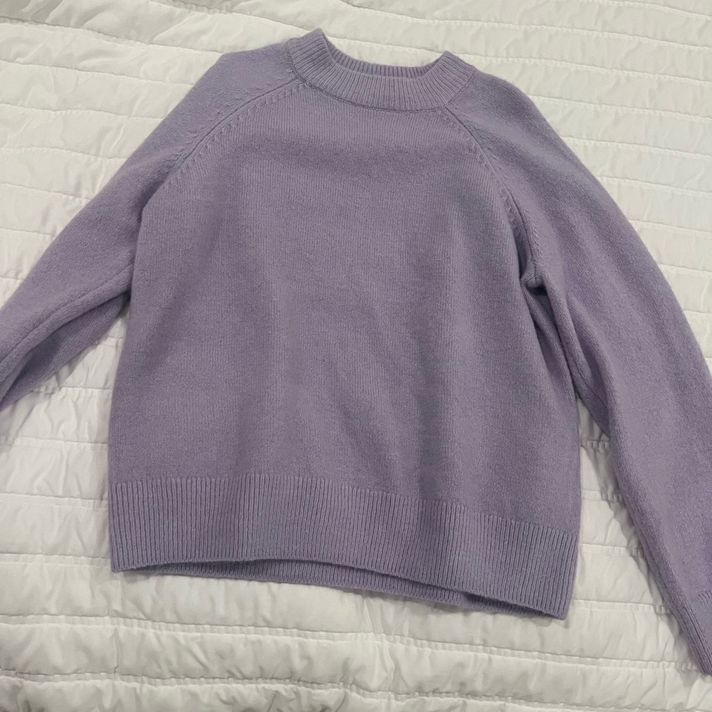 VINCE CAMUTO SWEATER!!